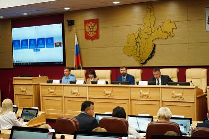 Проблемы населенных пунктов на территории Прибайкальского нацпарка обсудили в ЗС с замминистра природных ресурсов России